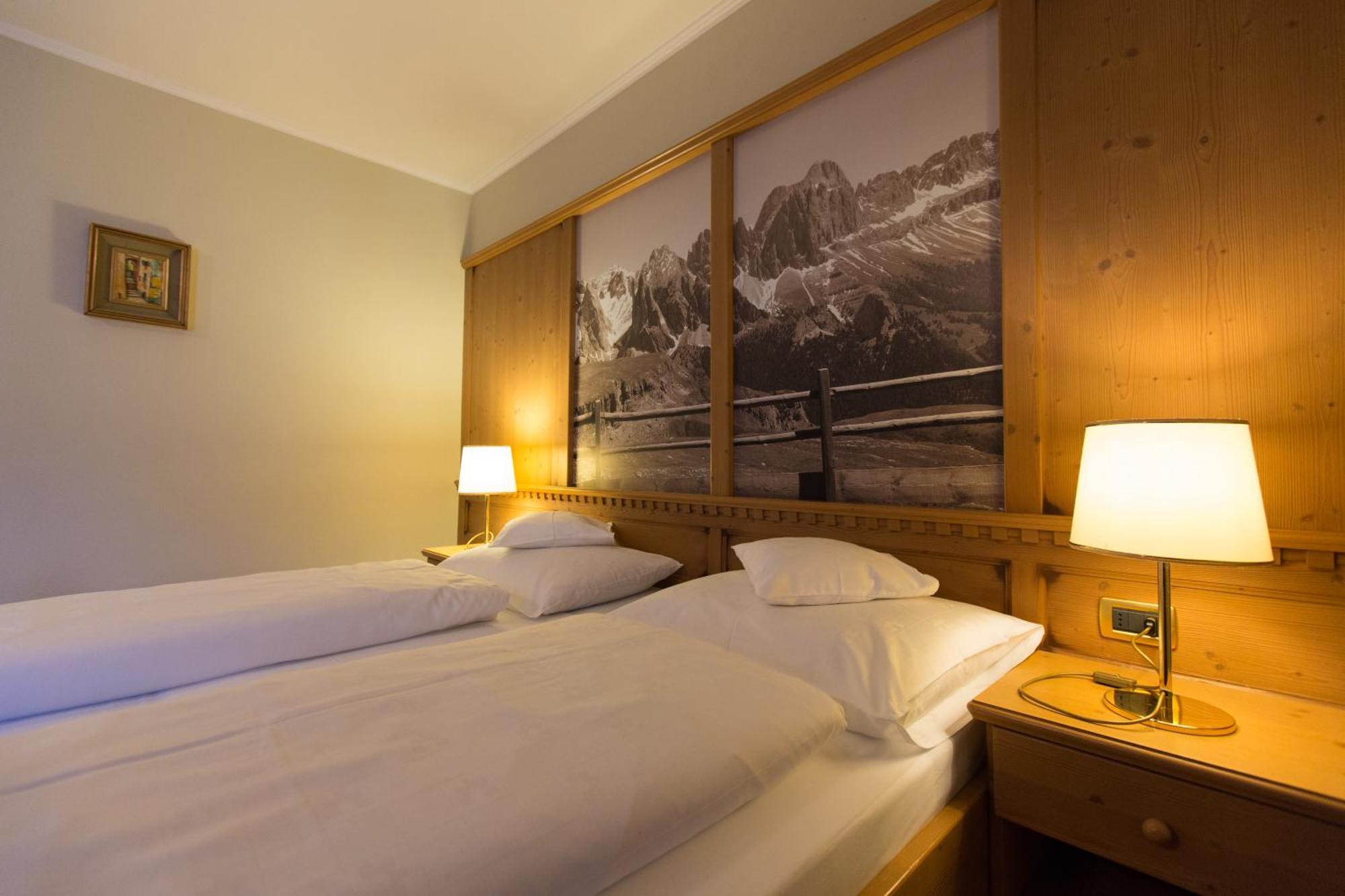 Eggentaler Hotel คาร์ดาโน ภายนอก รูปภาพ