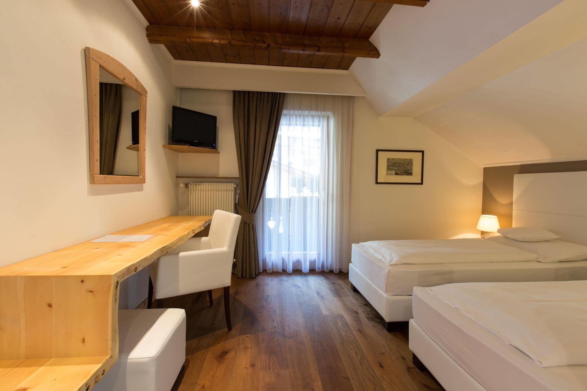 Eggentaler Hotel คาร์ดาโน ภายนอก รูปภาพ