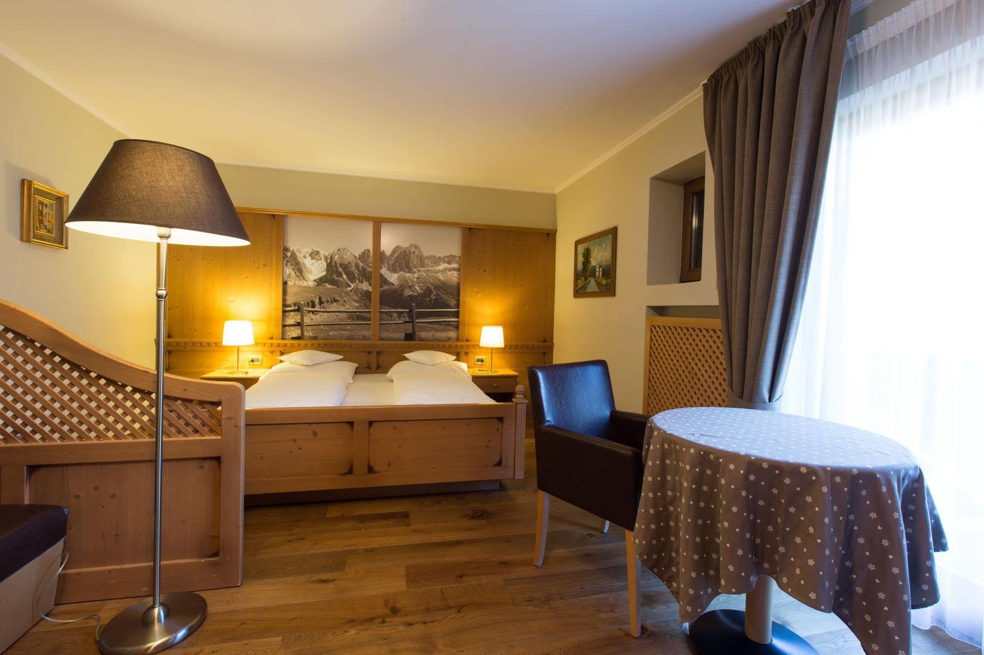 Eggentaler Hotel คาร์ดาโน ภายนอก รูปภาพ
